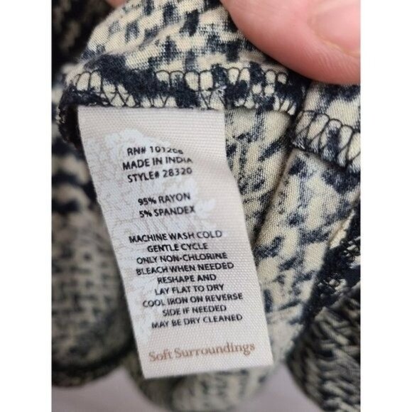 Soft Surroundings Womens BOHO Shirt XS Red Black Floral Long Sleeve Carrier - Picture 4 of 6